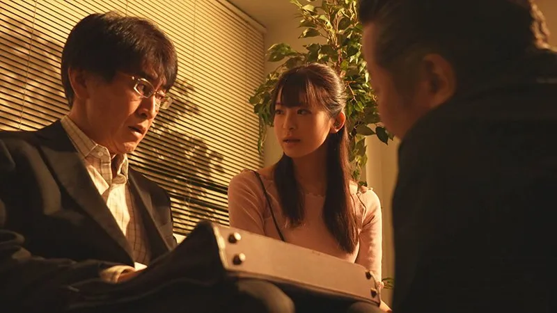 Chồng yêu vay nợ băng đảng, cô vợ phải bán thân để trả nợ